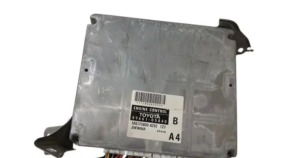 Toyota Avensis T250 Engine control unit/module 8966105A40 1758008292 MB1758008292