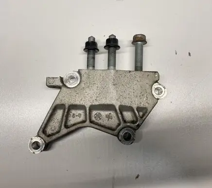 Hyundai Tucson LM Engine mounting bracket