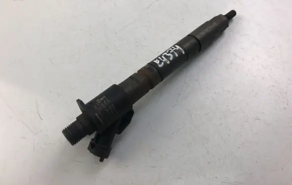 Volvo V40 Fuel injector 31303238