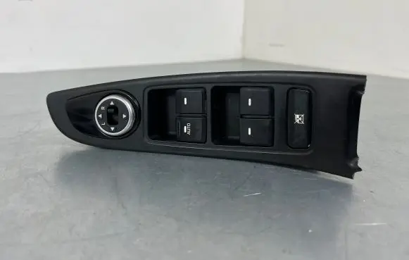 Hyundai i20 (GB IB) Electric window control switch 93570C8110