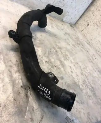 Volkswagen Jetta VI Intercooler hose/pipe 1k0145840aa