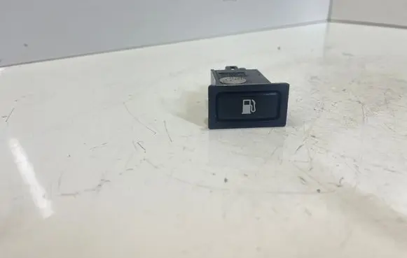 Toyota Avensis T250 Fuel tank opening switch 5660069