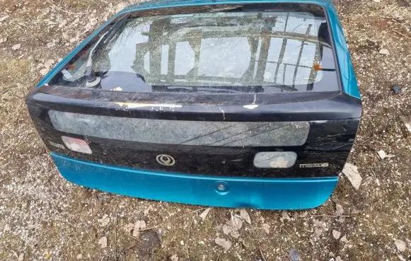 Mazda 323 Tailgate/trunk/boot lid 1U9HH