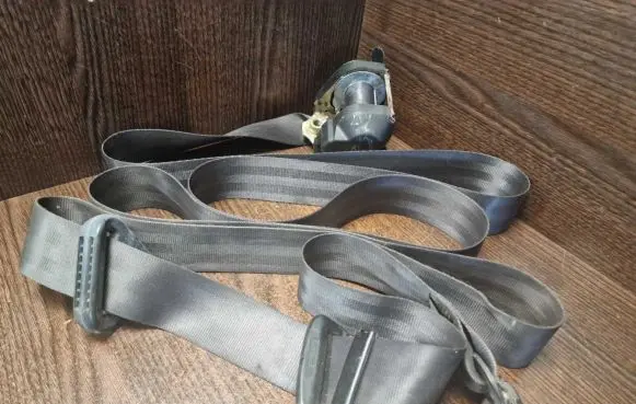 Renault Master II Front seatbelt 8200075888 33019265