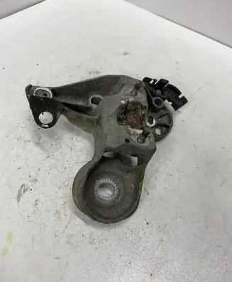 Audi A4 S4 B5 8D Engine mounting bracket 4B0199352B