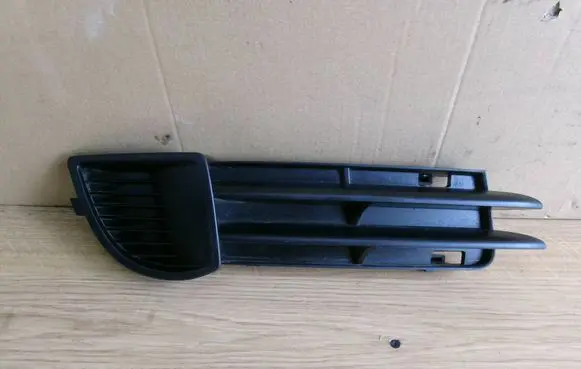 Audi A3 S3 8P Front bumper lower grill 8P4807682A