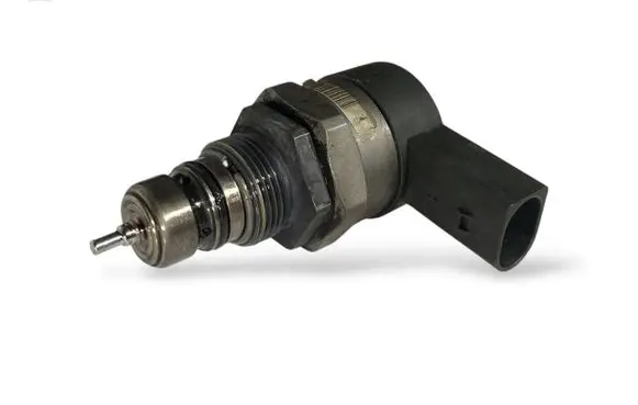 BMW 5 E60 E61 Fuel pressure regulator 0281002481