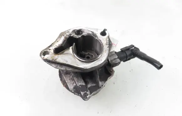 Renault Megane II Vacuum pump