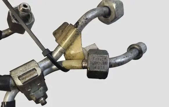 Jaguar XF X250 Fuel injector supply line/pipe