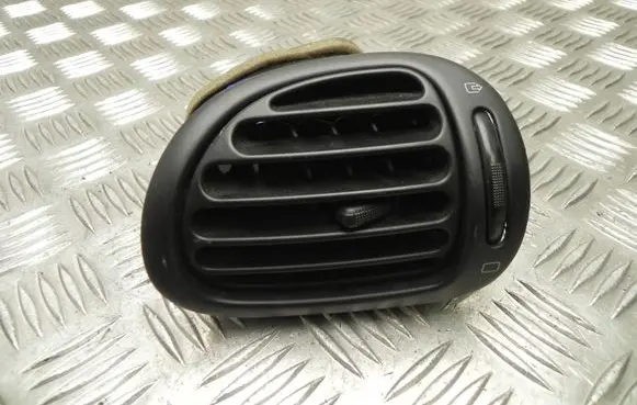 Rear air vent grill