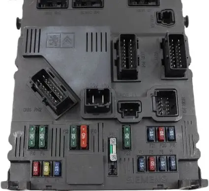 Peugeot 206 Comfort/convenience module S118085210E 9646777380