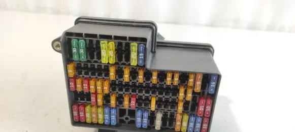 Volkswagen Phaeton Fuse module