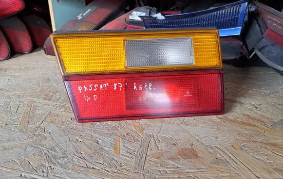 Volkswagen PASSAT B2 Tailgate rear/tail lights 321945107