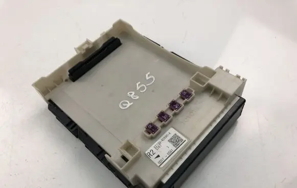 Toyota RAV 4 (XA50) Fuse box set 8273042890