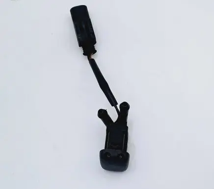 BMW 5 E39 Windshield washer spray nozzle 8361042 61668361042