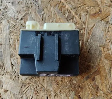 Peugeot 3008 I Coolant fan relay 018010955