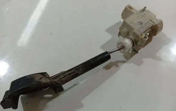 Volkswagen Polo IV 9N3 Central locking motor 
