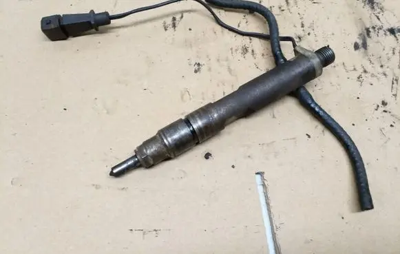 Seat Alhambra (Mk1) Fuel injector 028130201S 0432193745