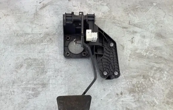 Chrysler Town u0026 Country V Brake pedal P04721922a