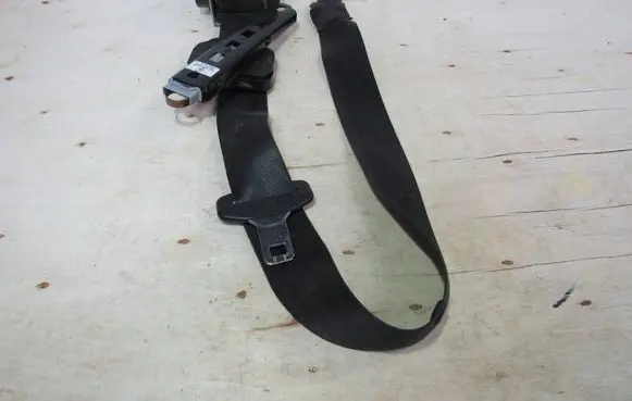 Mercedes-Benz R W251 Front seatbelt A2518607185