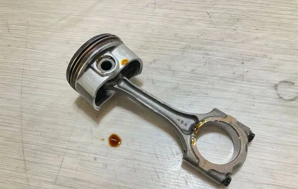 Toyota Corolla E210 E21 Piston with connecting rod