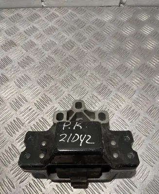 Volkswagen PASSAT B6 Engine mount bracket 3C0199555