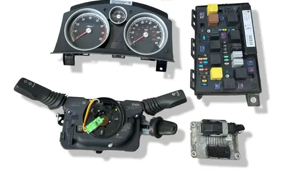 Opel Astra H Engine ECU kit and lock set 0261208396 55558787