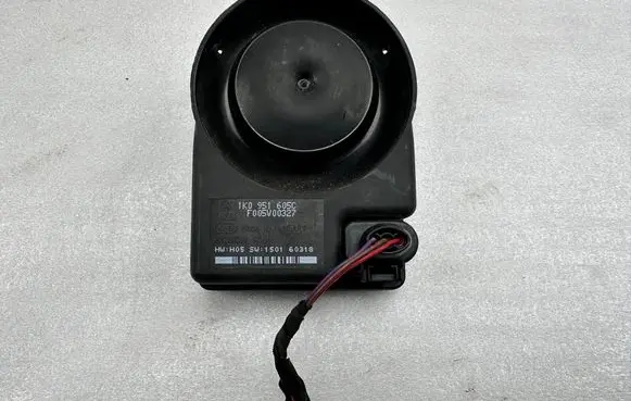 Audi A6 S6 C7 4G Alarm system siren 1K0951605C 1K0951605