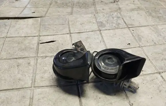 Peugeot 3008 I Horn signal 001157 703881157