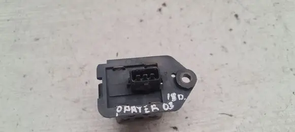 Coolant fan relay