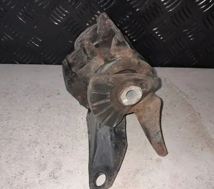 Mazda 6 Engine mount bracket