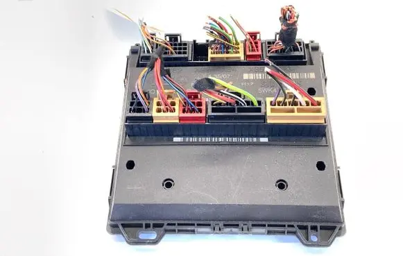 Skoda Fabia Mk1 (6Y) Central body control module 6Q1937049F