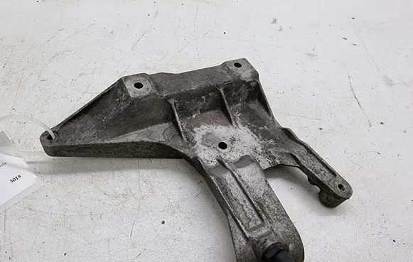 Audi A4 S4 B7 8E 8H Engine mounting bracket 03G131159B