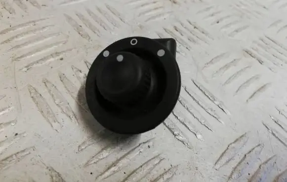 Dacia Sandero Wing mirror switch