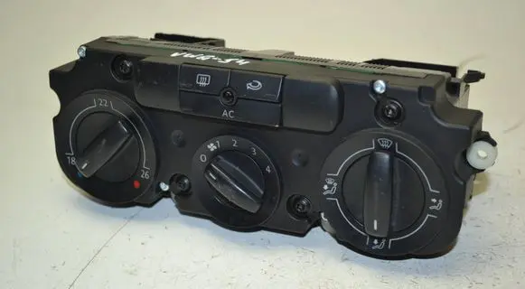 Volkswagen Golf V Climate control unit DD338