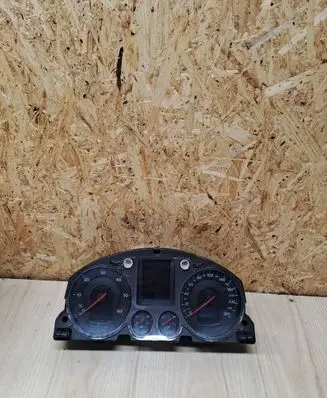 Volkswagen PASSAT B6 Speedometer (instrument cluster) 3C0920870G X0031000