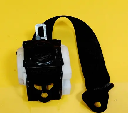 Mercedes-Benz C W203 Rear seatbelt 6057201