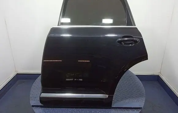 Volkswagen Touareg I Rear door 