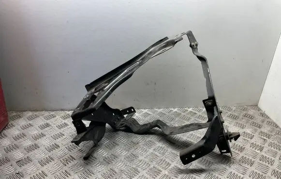 Mercedes-Benz C W204 Headlight/headlamp mounting bracket A2046201191