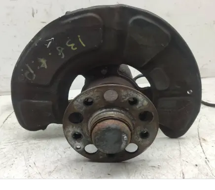 Front wheel hub