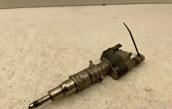 BMW 5 F10 F11 Fuel injector 10181010