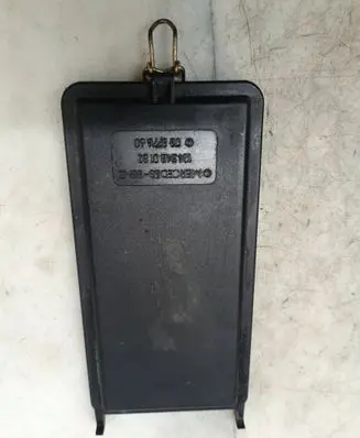 Mercedes-Benz E W124 Fuse box cover 1245400182