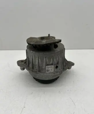 Mercedes-Benz C W205 Engine mount bracket A2052406617