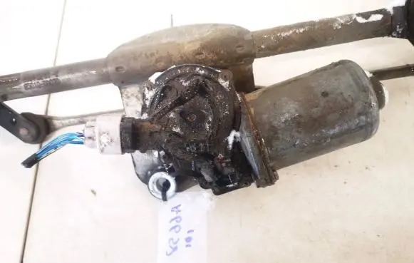 Toyota Yaris Wiper motor 851100d020 85110-0d020