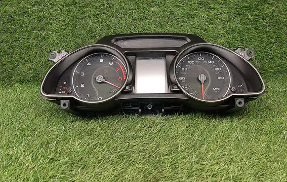 Audi A5 8T 8F Speedometer (instrument cluster) 8T0920981A