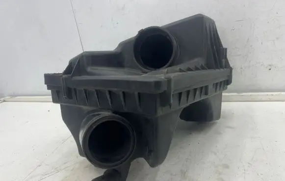 Opel Zafira B Air filter box 55557127
