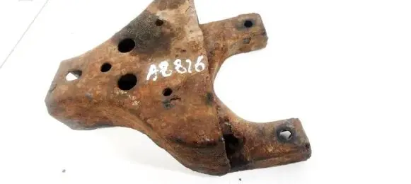 Toyota Land Cruiser (J120) Engine mounting bracket