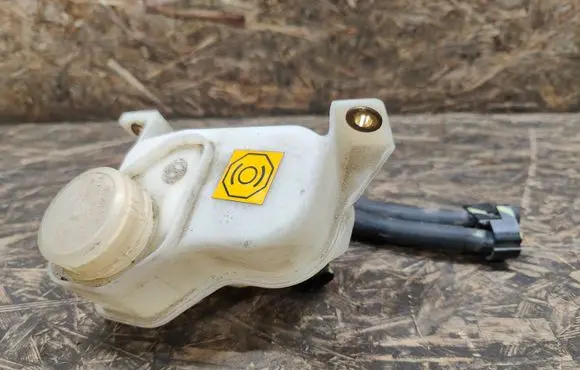 Maserati Quattroporte Brake fluid reservoir A965