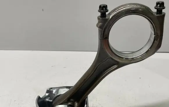Audi A5 8T 8F Piston with connecting rod 83L82