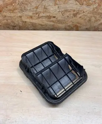 Opel Vivaro Quarter panel pressure vent 